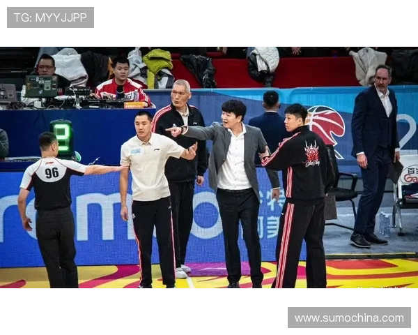 邱彪踩场同曦强调团队篮球为本